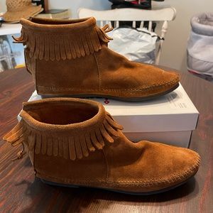 Minnetonka Back Zip Hardsole Boot